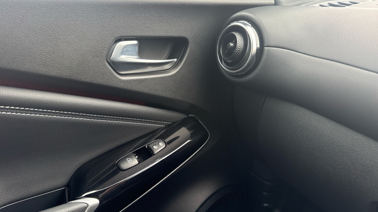 Nissan Juke 1.0 DiG-T Tekna 5dr Petrol Hatchback